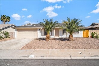 Building Photo - 517 Longtree Ave