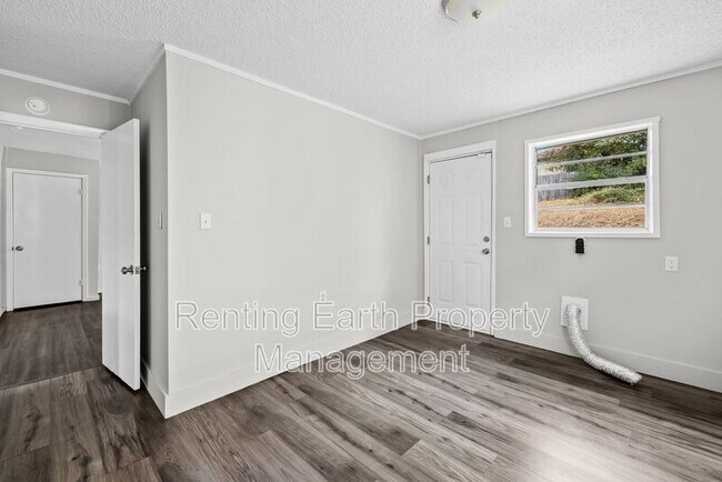 Building Photo - 1908 14th Pl SW