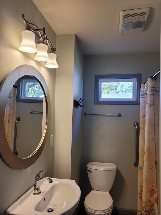 Building Photo - 127 Boston Ct