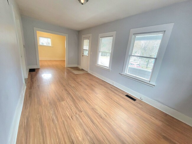 Building Photo - Cozy 1 Bed, 1 Bath Home in Desirable SE Portland