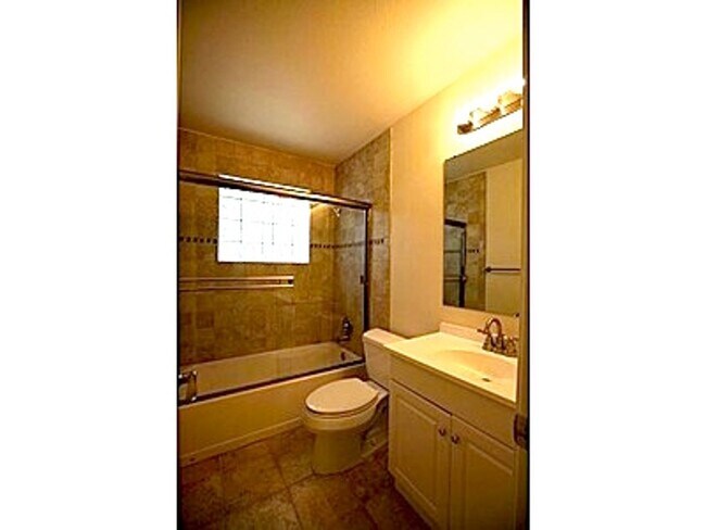 Building Photo - Beautiful 4 Bedroom Split-Level Home with Fenced Yard