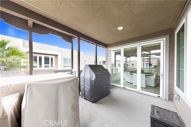 Building Photo - 983 Doheny Way