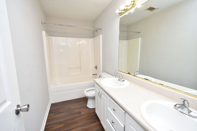 Building Photo - 3544 Mutimer Dr