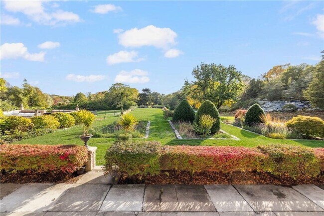 Building Photo - 216 Gray Craig Rd