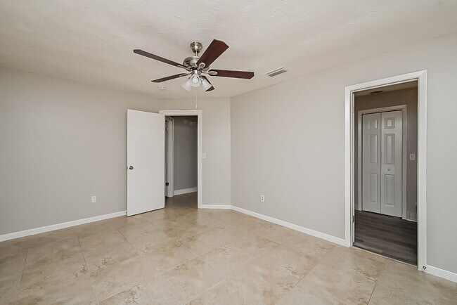 Building Photo - 5944 Birchwood Dr