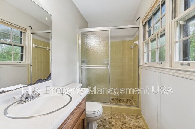 Building Photo - 2600 Lantern Ln