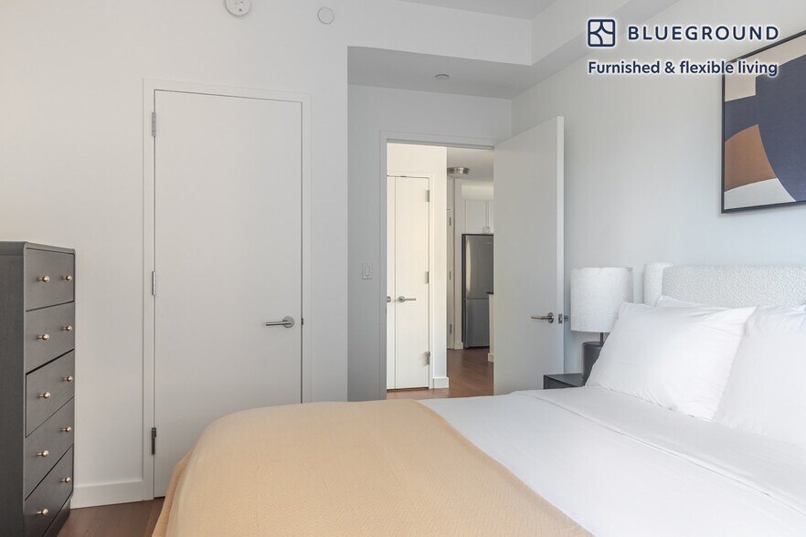 Building Photo - 435 W 31st St