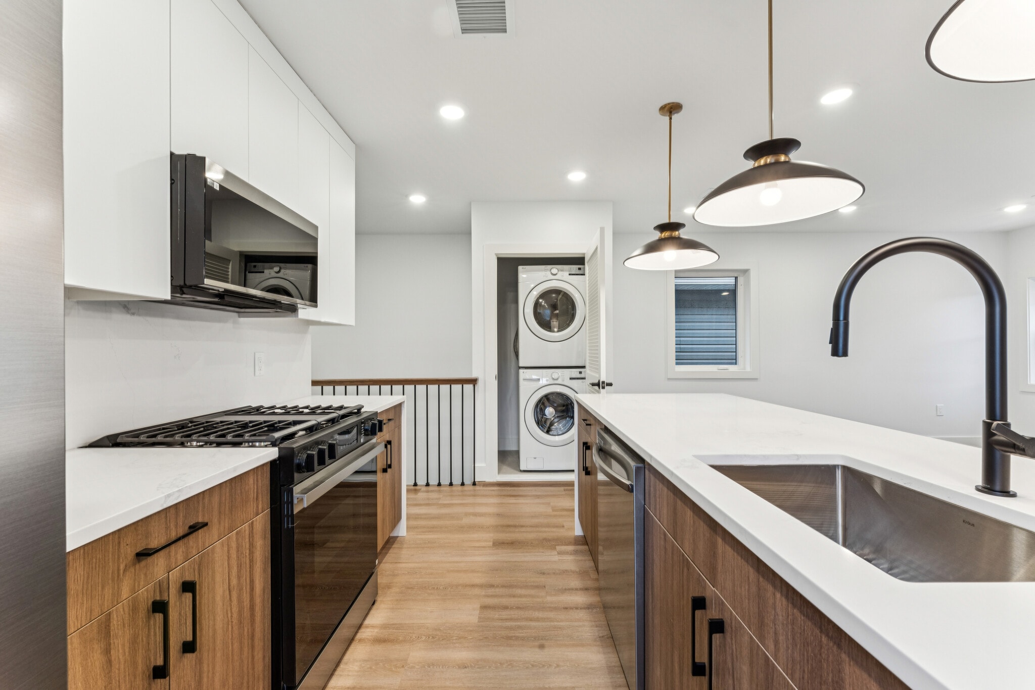 Building Photo - 84 Hollywood Ave