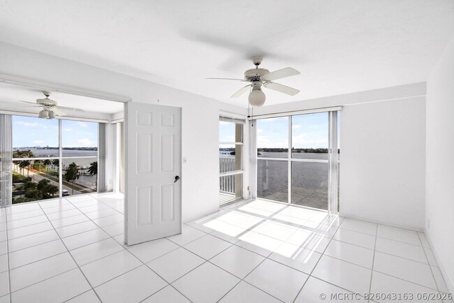 Building Photo - 3901 S Flagler Dr