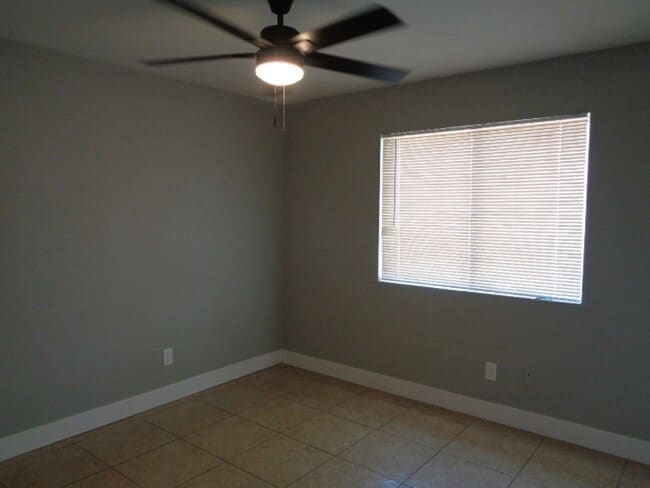 Building Photo - Nice 3 bedroom house in west valley-recent...