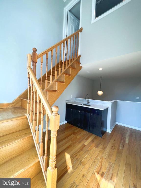 Building Photo - 705 Fairmount Ave