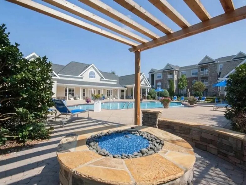 Building Photo - 700 Rock Quarry Rd