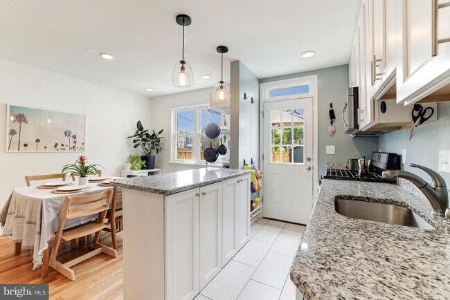 Building Photo - 241 Lynhaven Dr