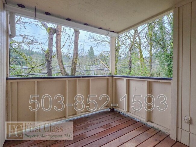 Building Photo - 3618 SW Beaverton Hillsdale Hwy