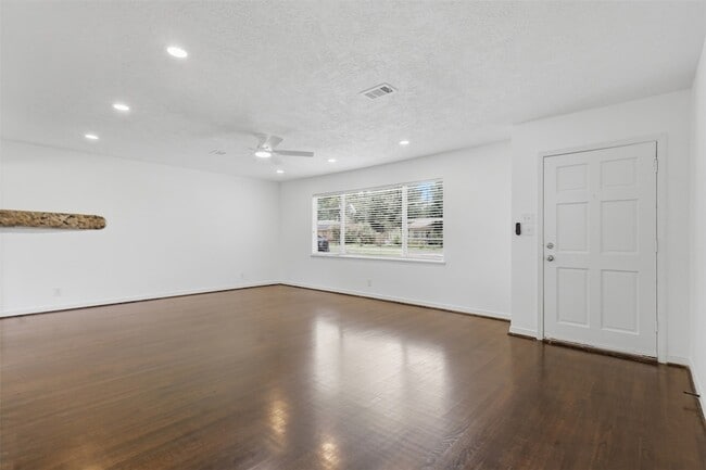 Building Photo - 10033 Whiteside Ln