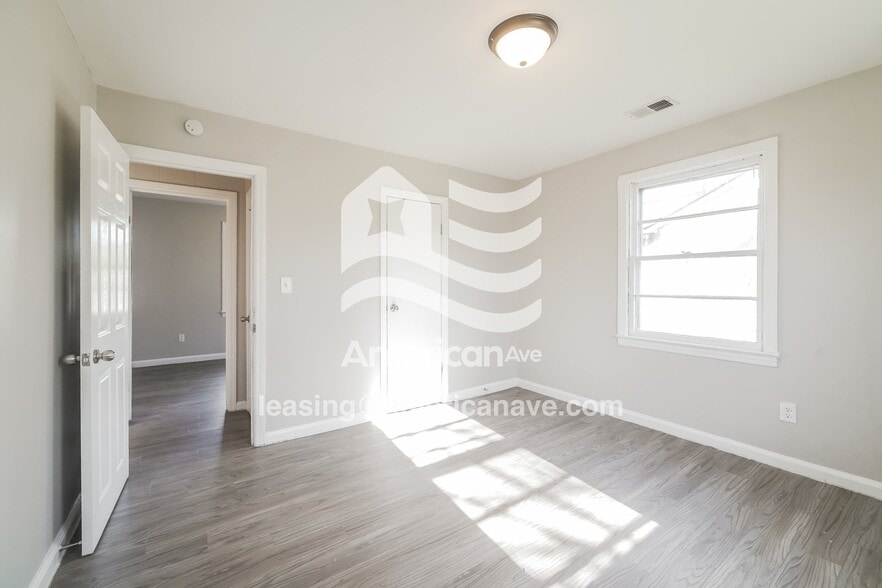 Building Photo - 20 Watson Dr