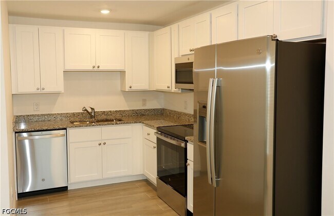 Building Photo - 915 Graystone Ave