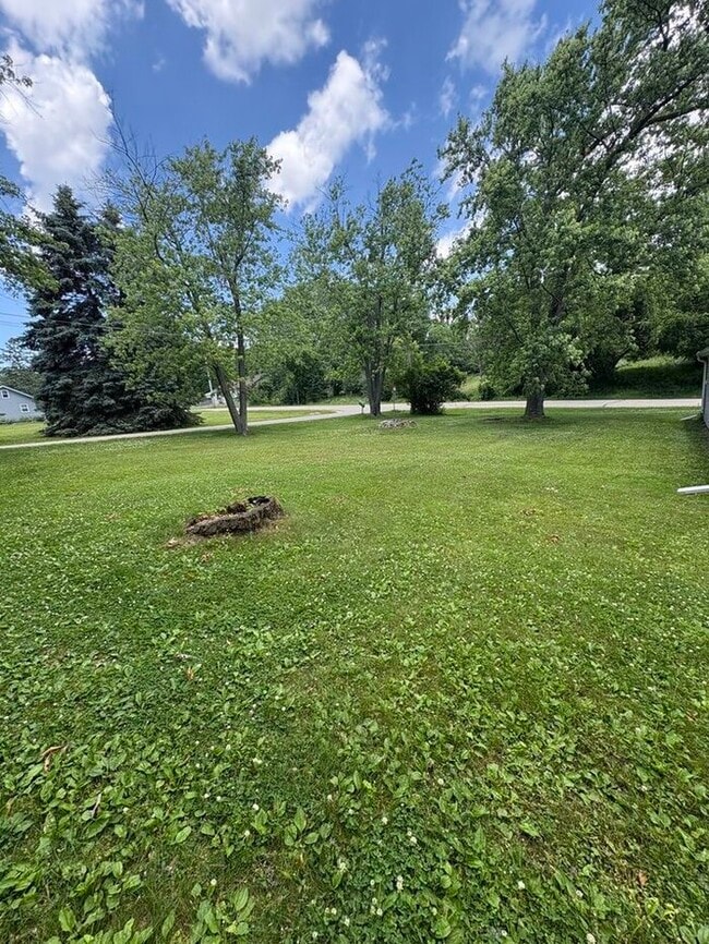 Building Photo - 3bdrm/1 bath - Lake Como