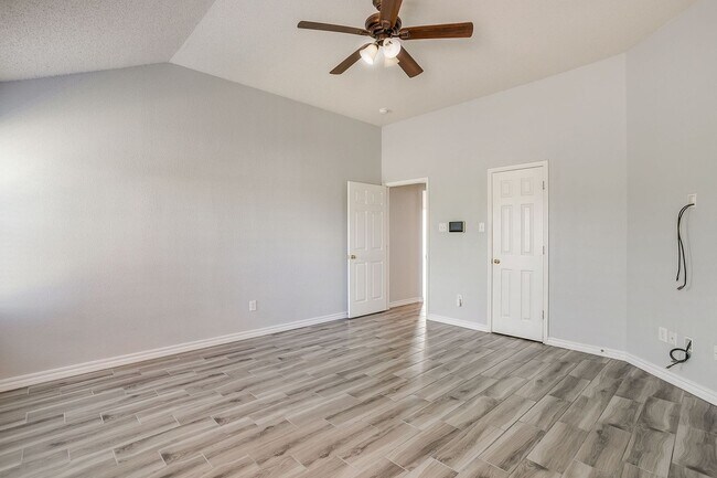 Building Photo - Welcome Home- Stylish 3 Bedroom, 2 Bath Ho...