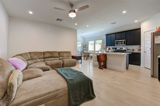 Building Photo - 1106 Isola Bella Dr