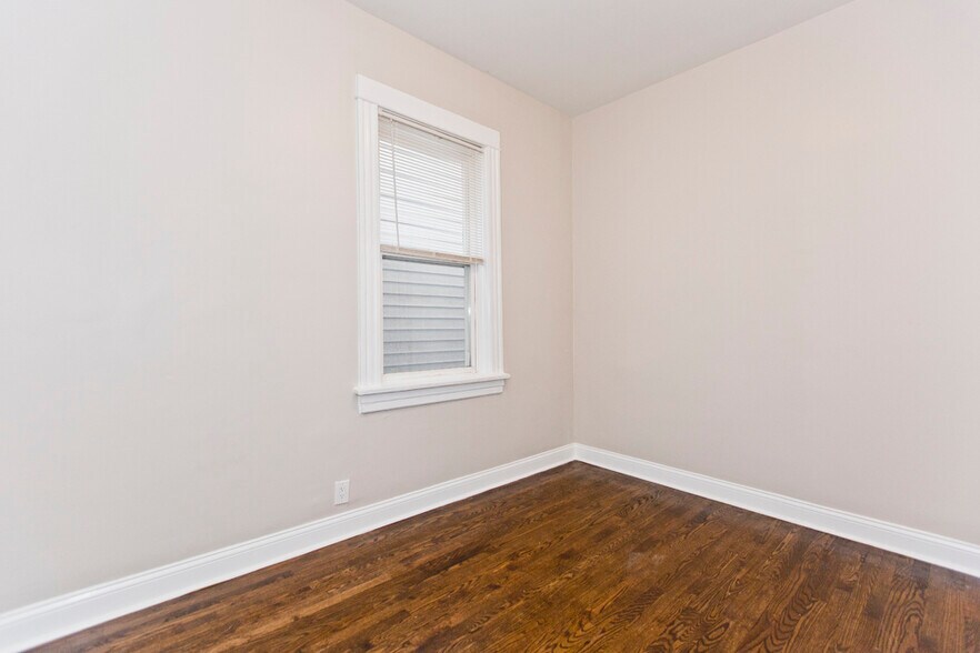 Building Photo - 4849 N Seeley Ave