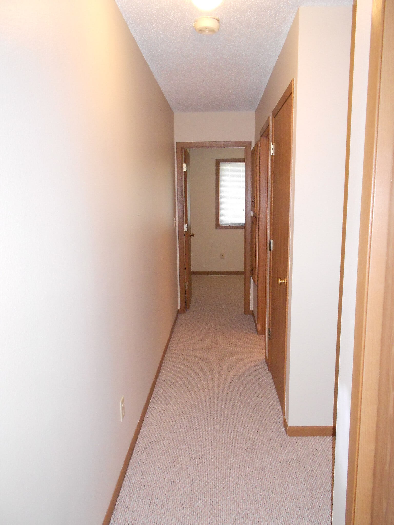 Building Photo - 420 6th Ave