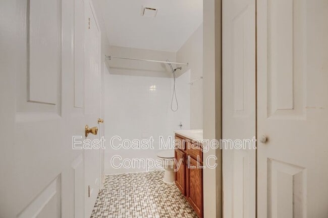 Building Photo - 28 Ebbing Ct