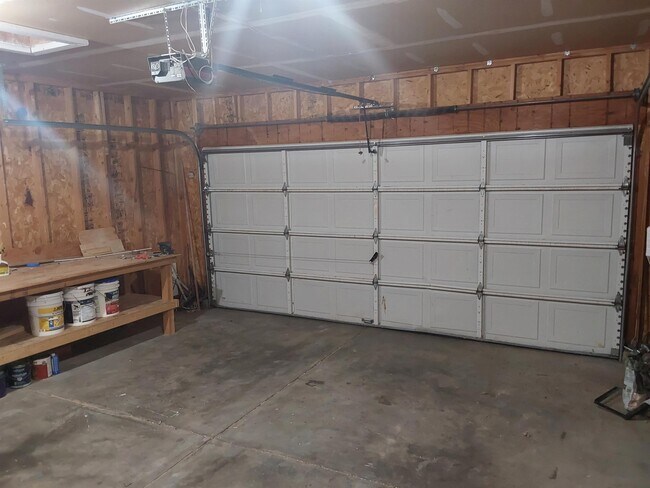 Building Photo - 611 Cornerstone Dr