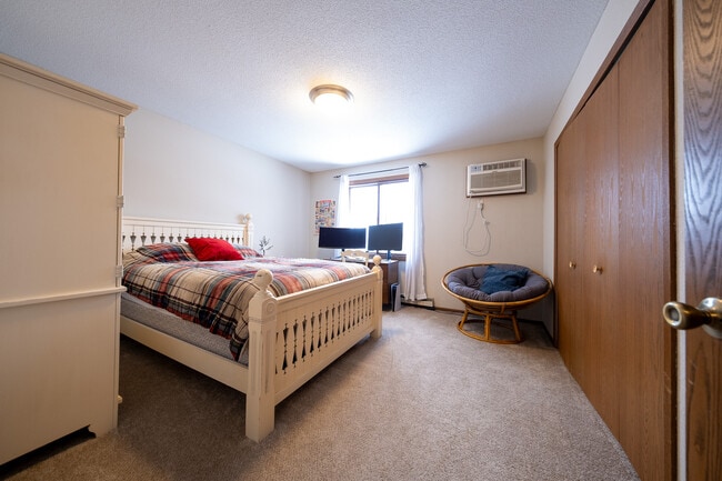 Building Photo - 1637 Christie Pl