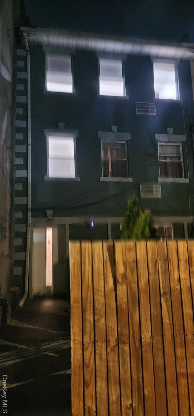 Building Photo - 452 Linwood St