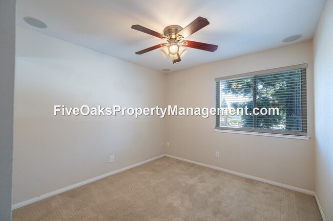 Building Photo - 3715 Tallyho Dr