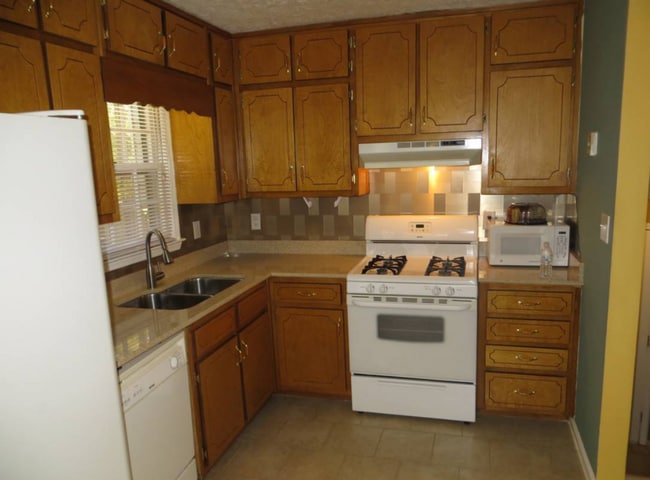 Building Photo - COMING SOON - Charming 3-Bedroom, 2-Bath S...