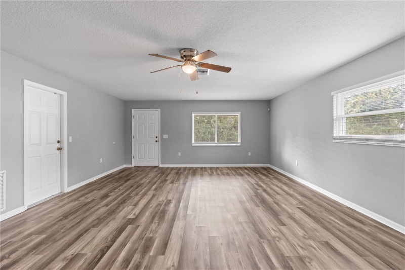 Building Photo - 1925 34th Ave E