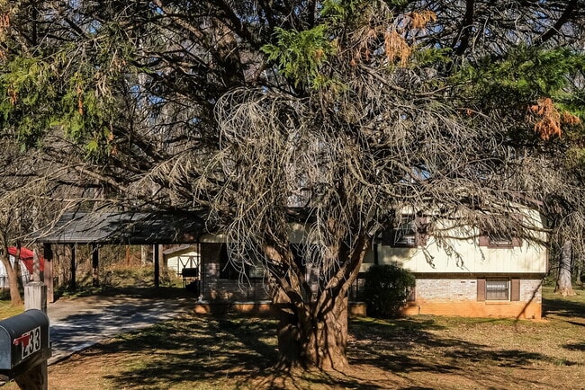 Building Photo - 233 Lucan Way