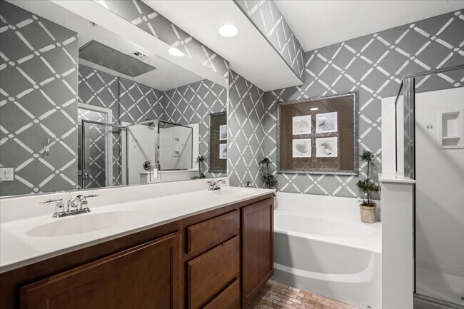 Building Photo - 3975 N Hualapai Way
