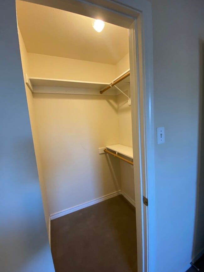 Building Photo - 1214 Lindsey Ln