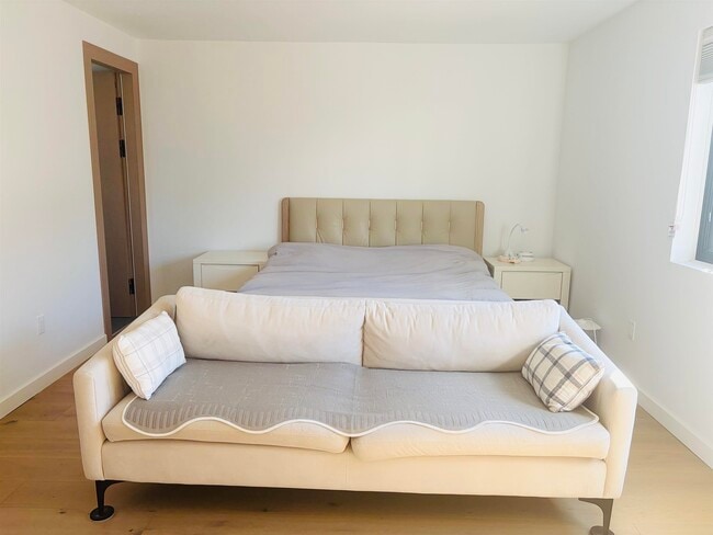 Building Photo - 211 70th St