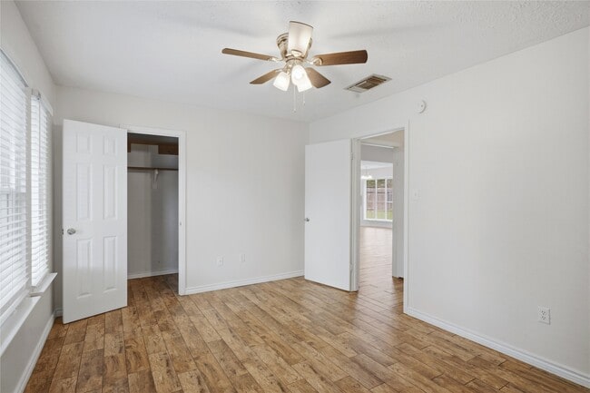 Building Photo - 182 Greenleaf Ln