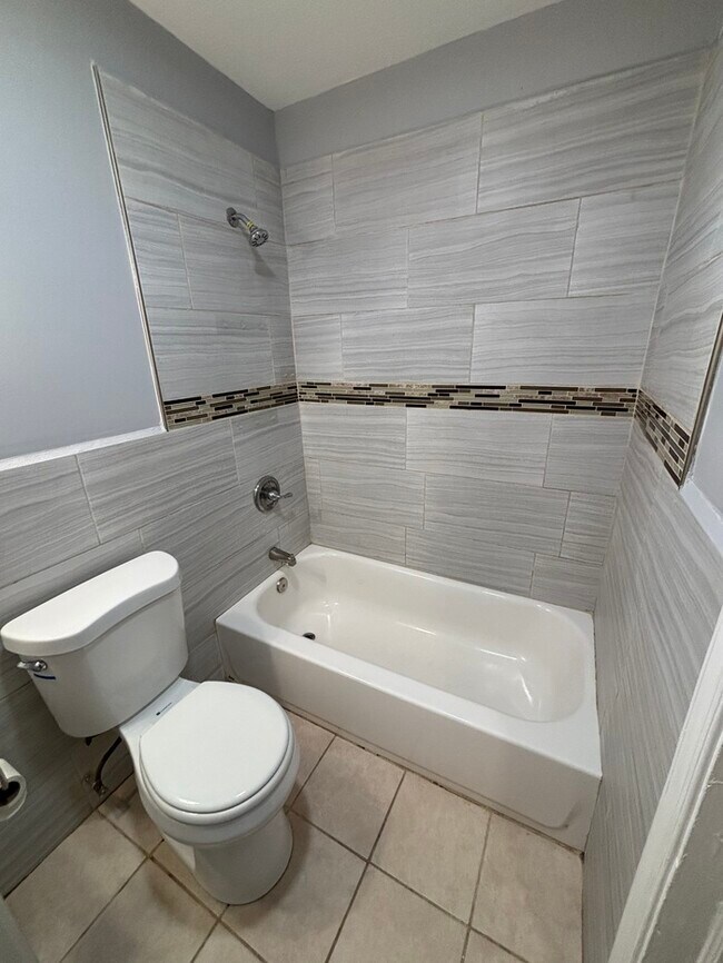 Building Photo - 4 Bedrooms 2 Bathrooms, 21239
