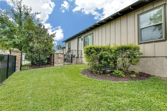 Building Photo - 14501 Falcon Head Blvd