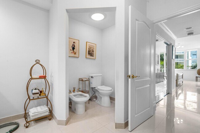 Building Photo - 500 SE Mizner Blvd