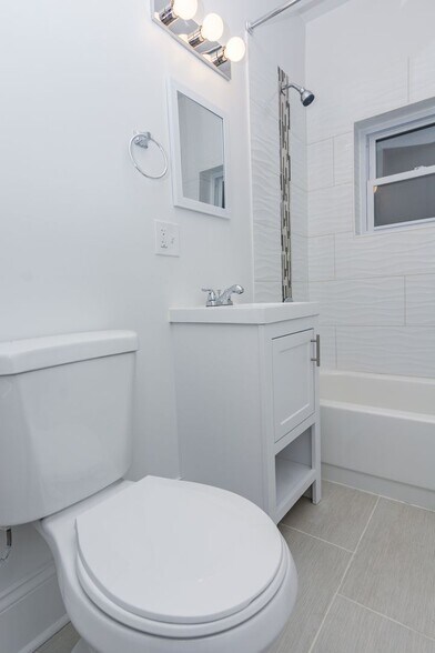 Building Photo - 8145 S Ellis Ave