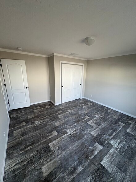 Building Photo - 102 S California St