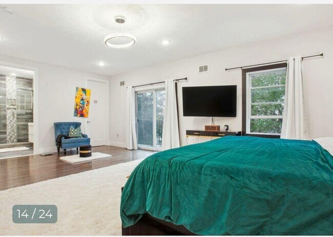 Building Photo - 65 Corbin Ave