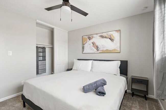 Building Photo - 4102 W Virginia Ave