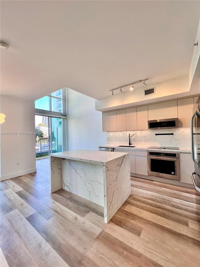 Building Photo - 90 SW 3rd St