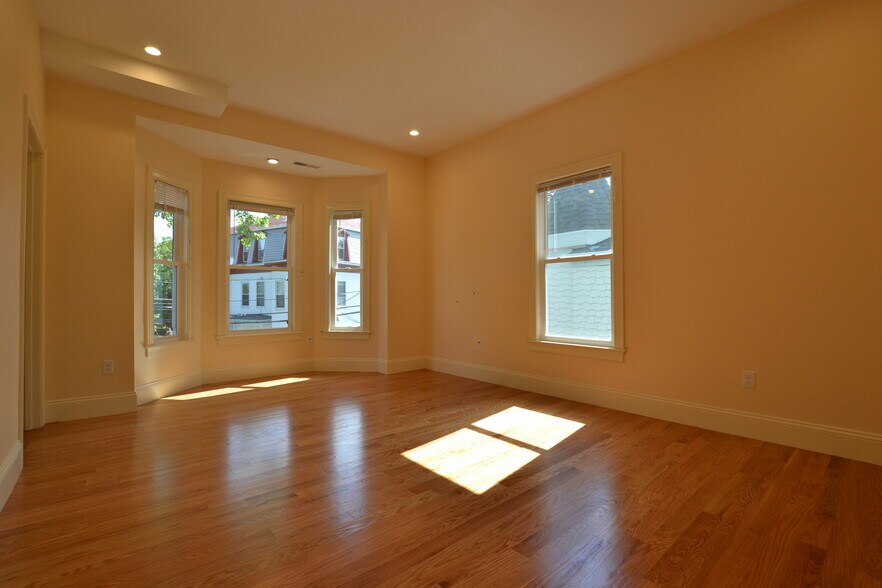 Building Photo - 5 Griggs Pl