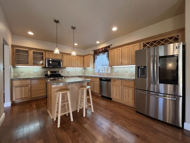 Building Photo - Beautiful 5 Bedroom Home + Office with Grand Entry, Gourmet Kitchen & Private Backyard