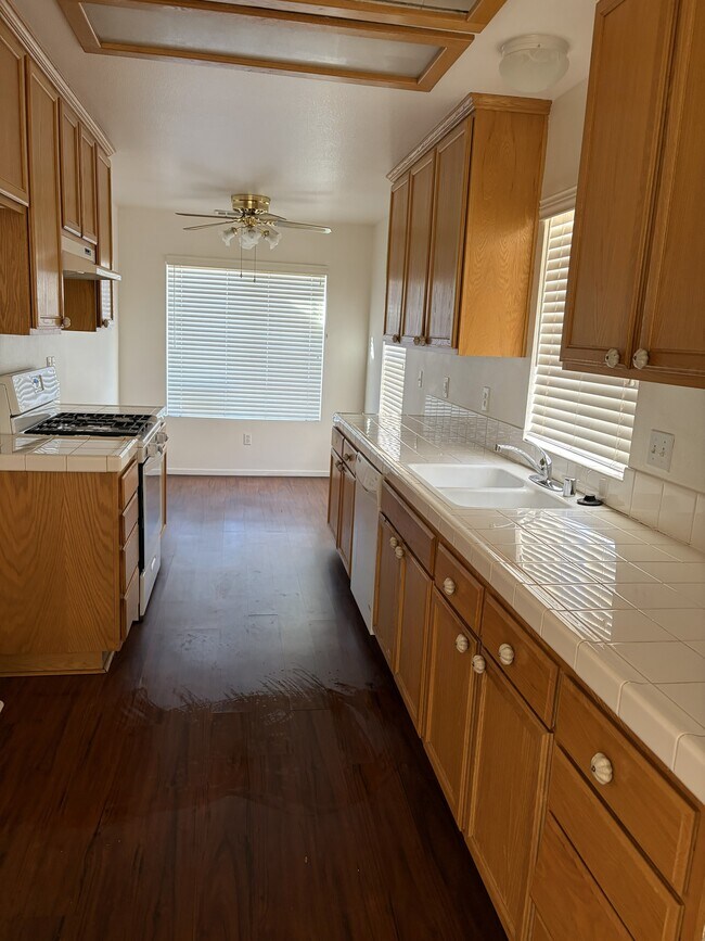 Building Photo - 11561 Park Ln