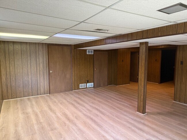 Building Photo - 3 Bedroom 3.5 Bathroom Home In Ballwin